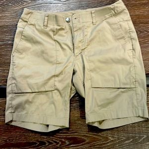 LULULEMON men’s shorts stretch 33/34